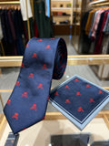 Corbata y pañuelo marino estampado de calaveras burdeos
