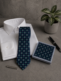 Conjunto corbata y pañuelo estampado mosaico