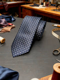 Corbata lunares blancos