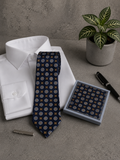 Conjunto corbata y pañuelo estampado mosaico