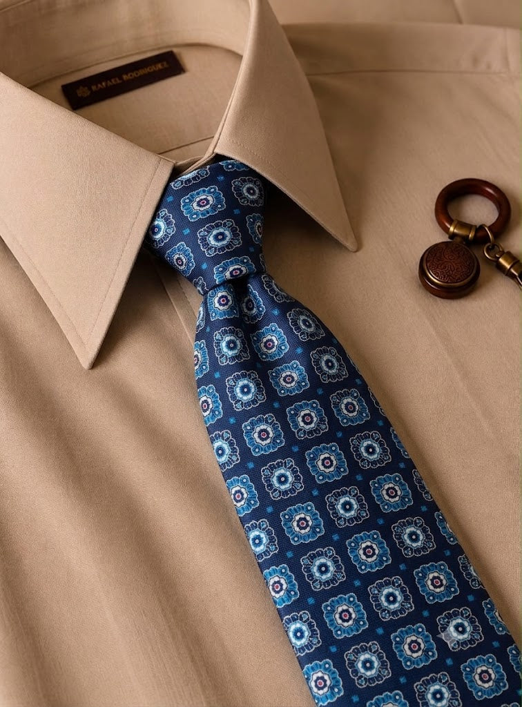 Corbata en tonos azules con mosaico