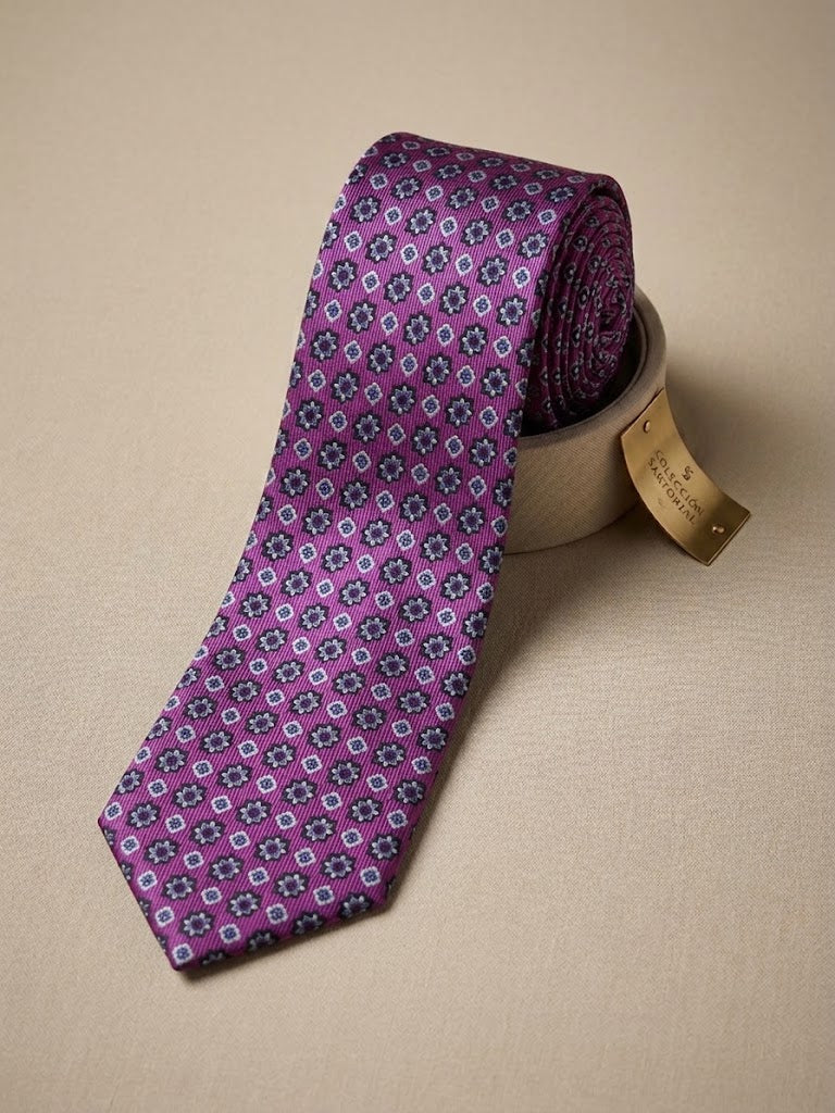 Corbata fucsia con mosaico azul marino