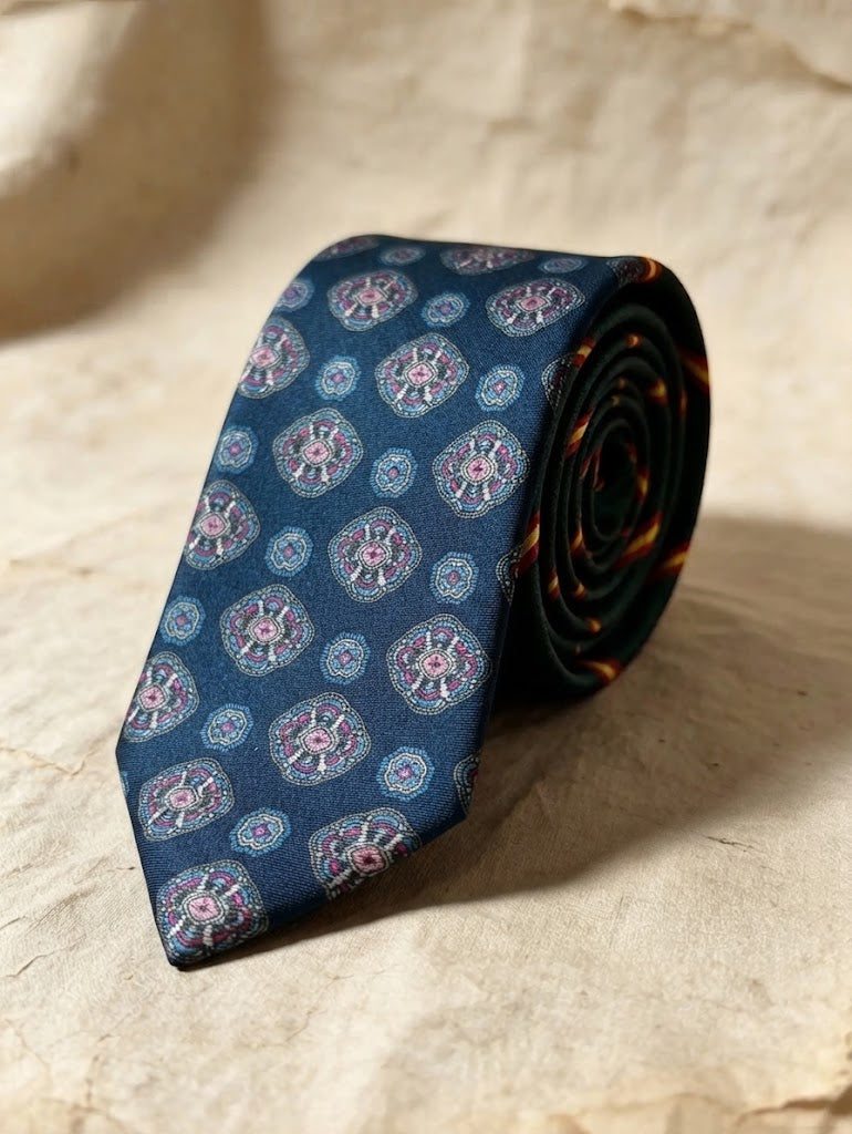 Corbata azul con estampado vintage