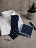 Conjunto azul marino corbata y pañuelo raquetas